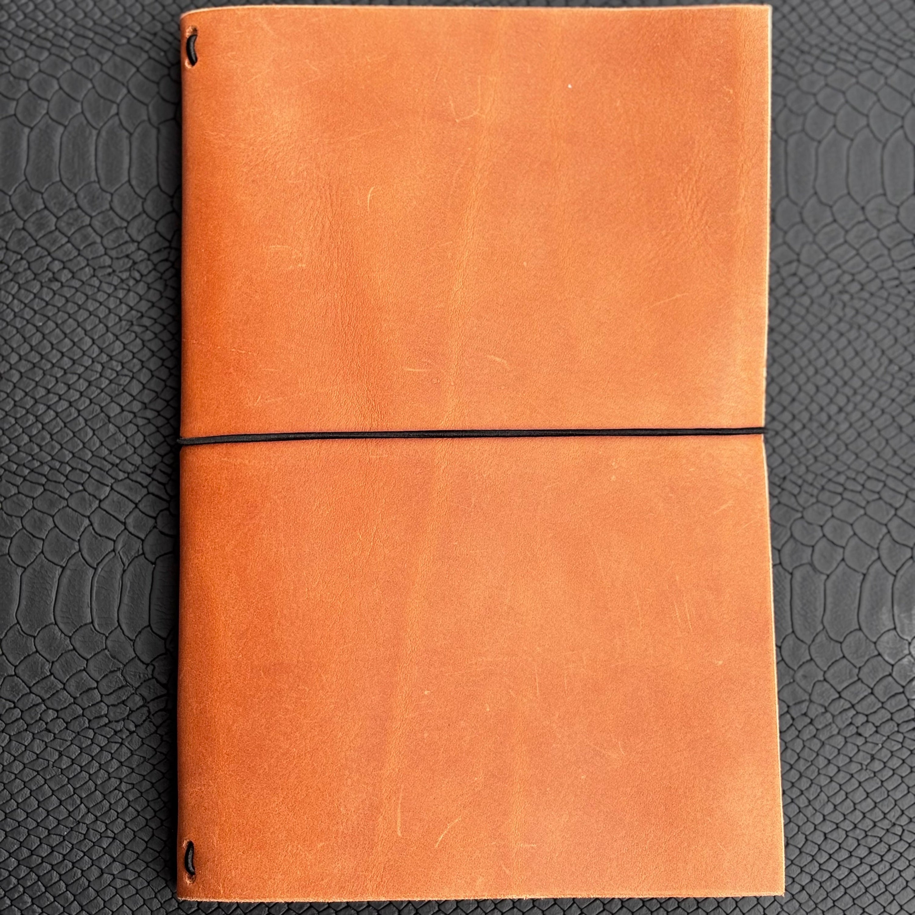 alt="Carnet de vie Madame Mauvaise Graine – Écriture intuitive et rituelle"  alt="Carnet pour poser ses intentions – Accessoire symbolique femme"  alt="Journaling spirituel – Carnet fait main et inspiré"