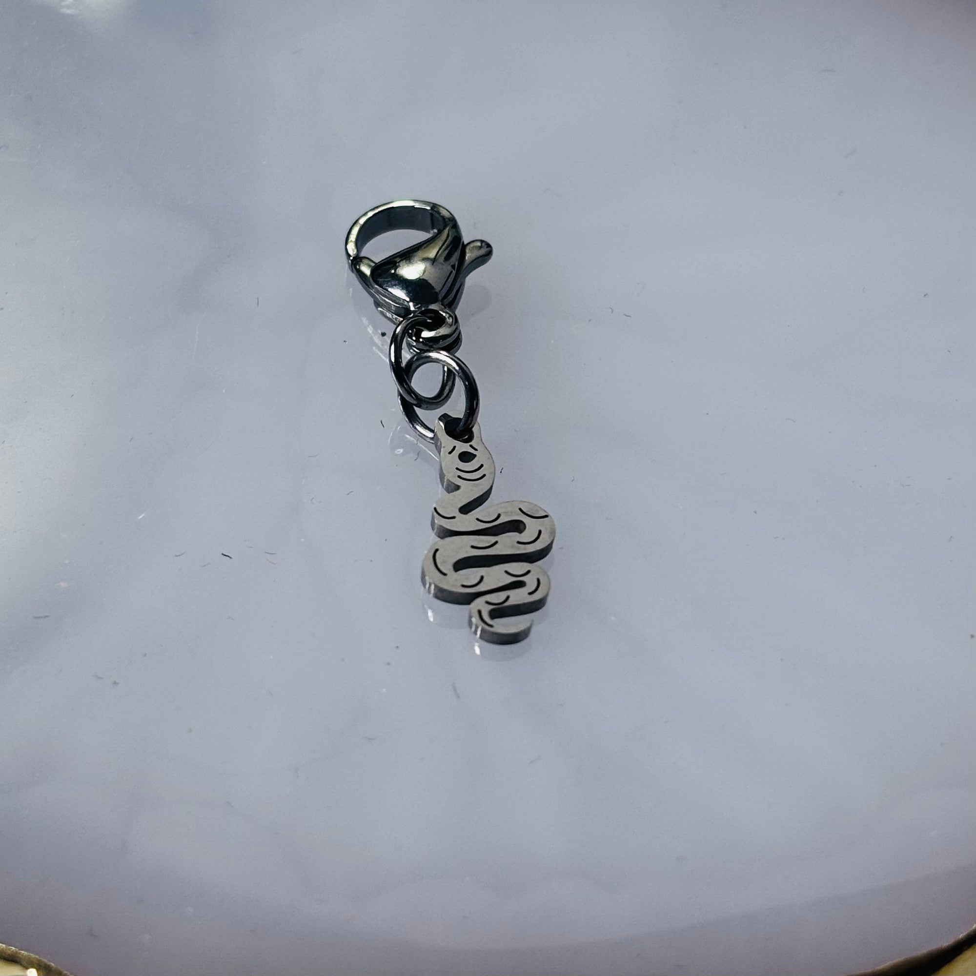 Charm "Le serpent"
