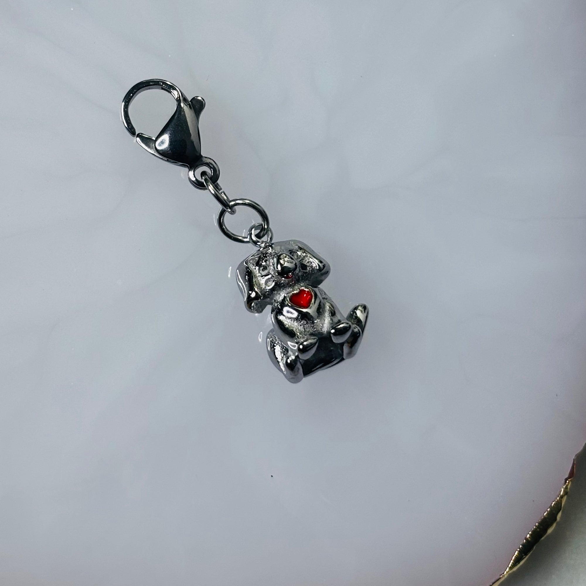 Charm "Le Chien"