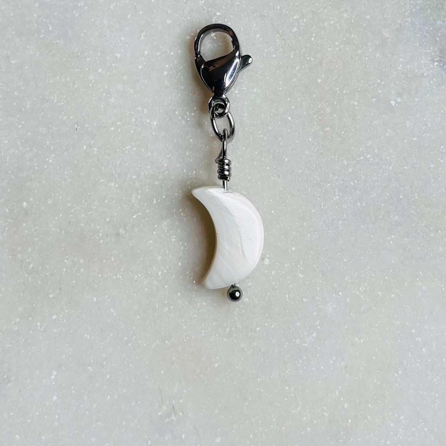 Charm "La lune nacrée"