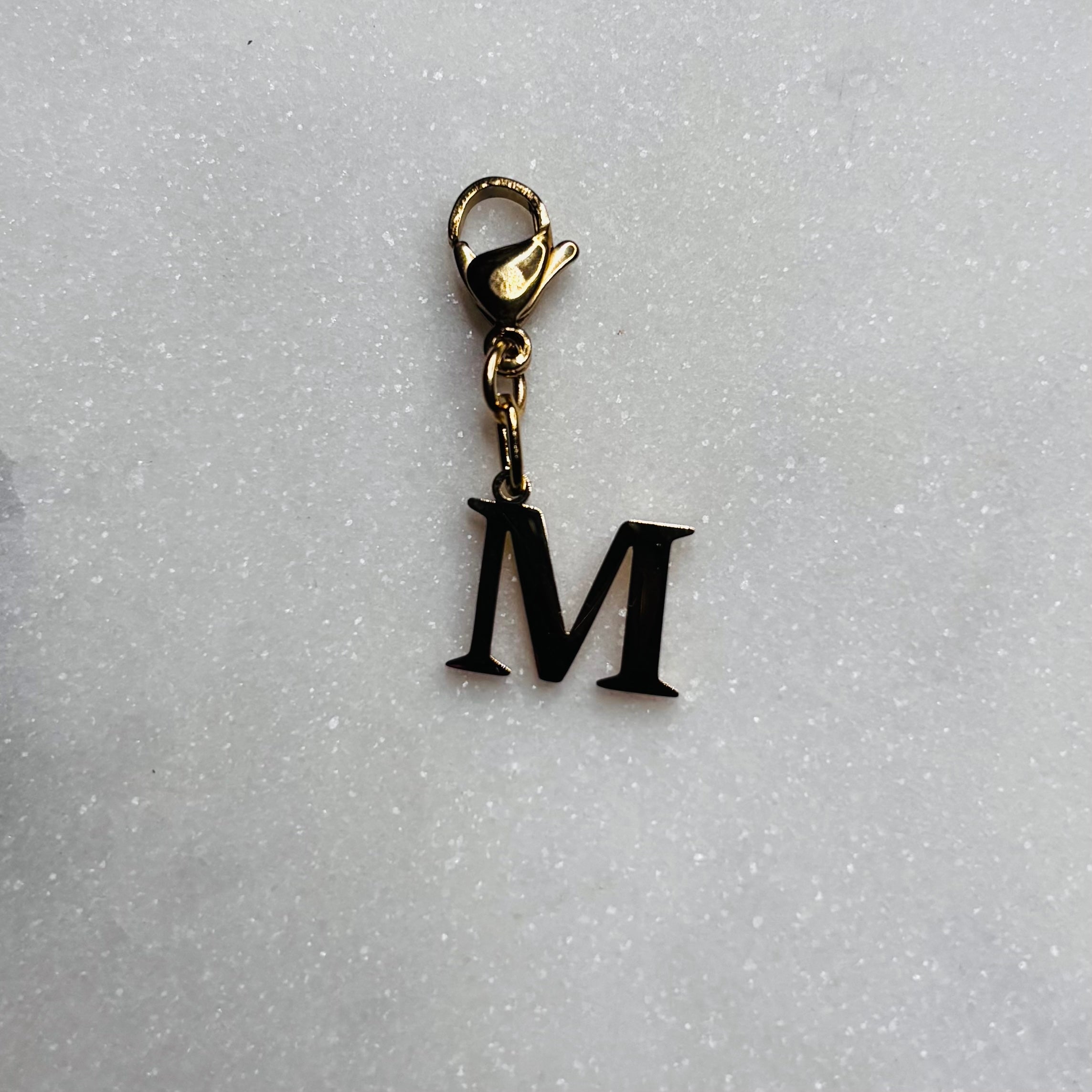 Charm "La lettre M"