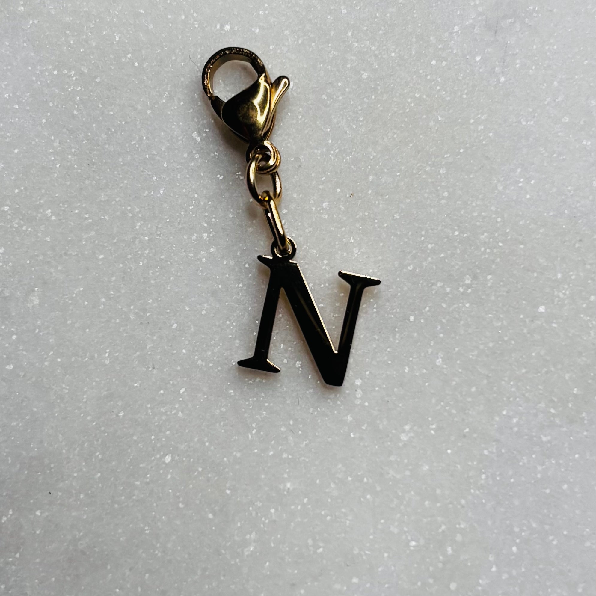 Charm "La lettre N"