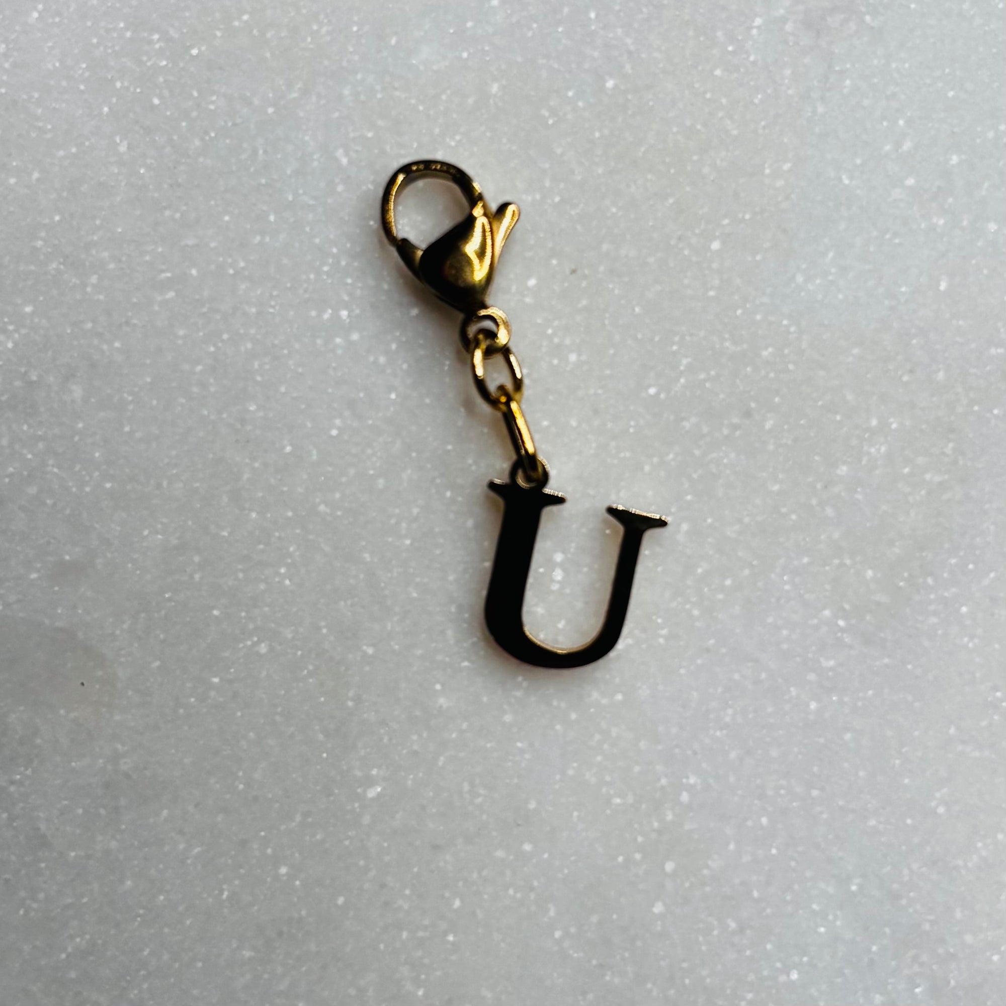 Charm "La lettre U"