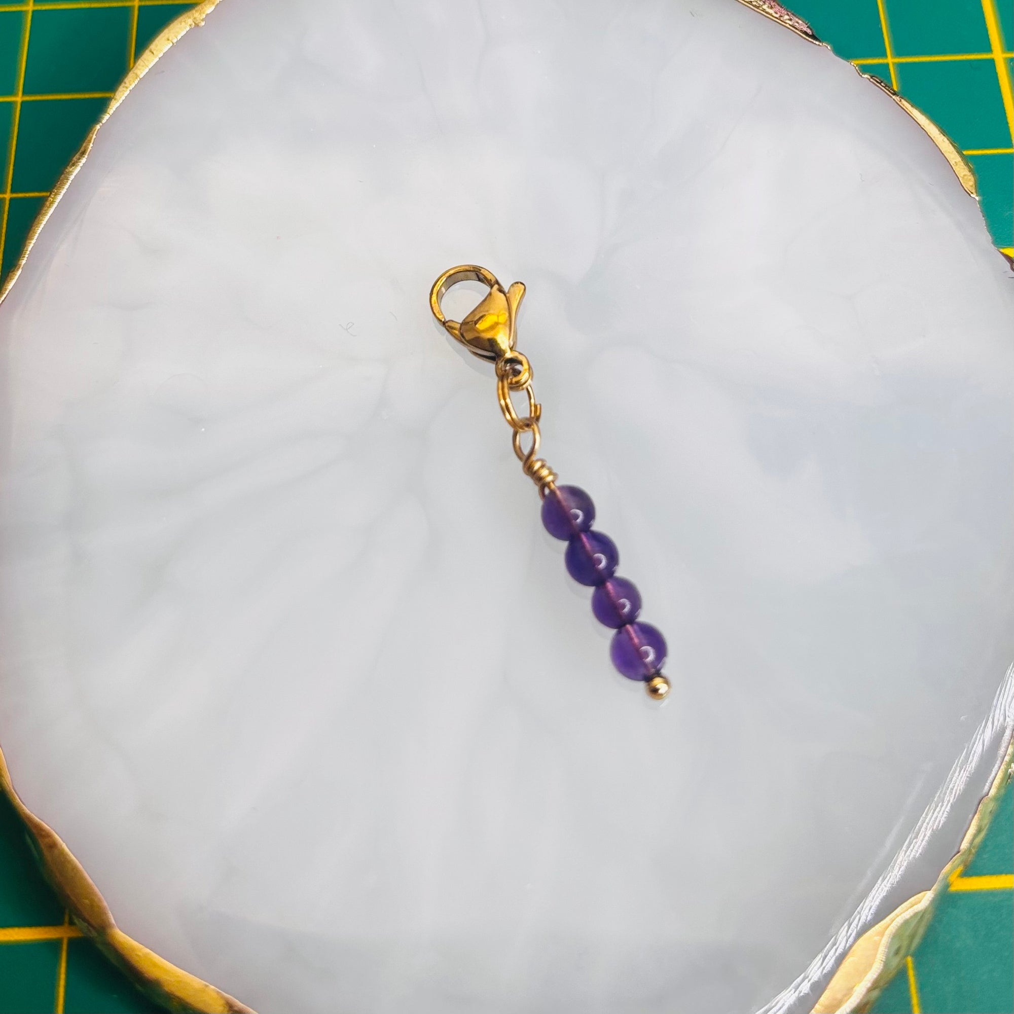 Charm "La pierre astro Vierge-Améthyste"