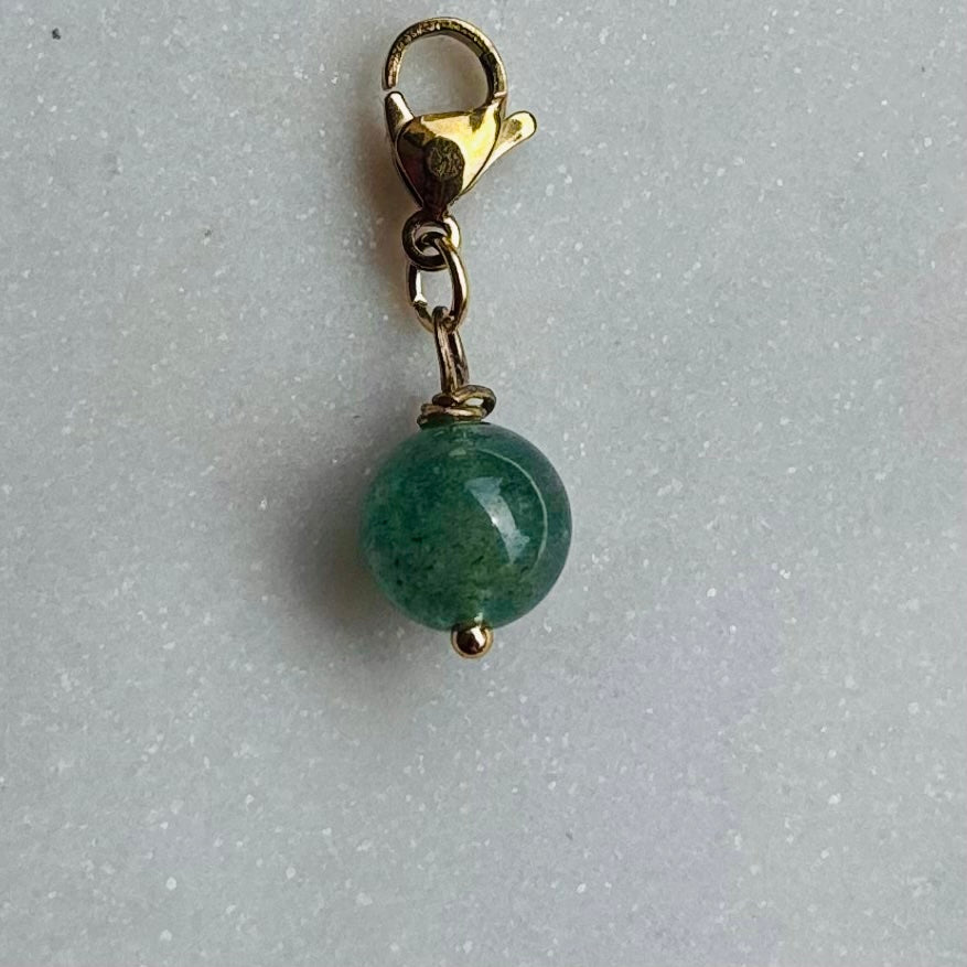 Charm "La pierre de naissance Août-Quartz lepidocrosite"