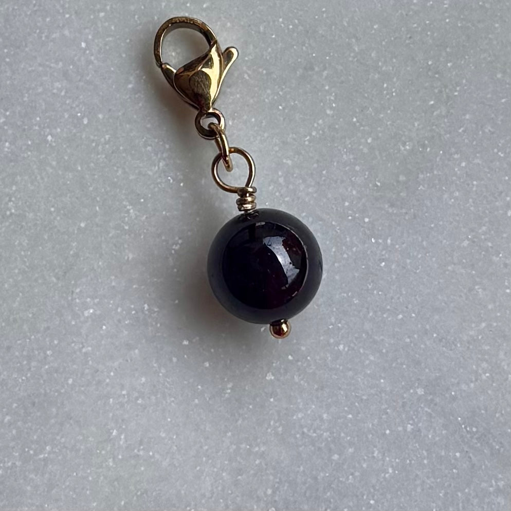 Charm "La pierre de naissance Janvier-Grenat"