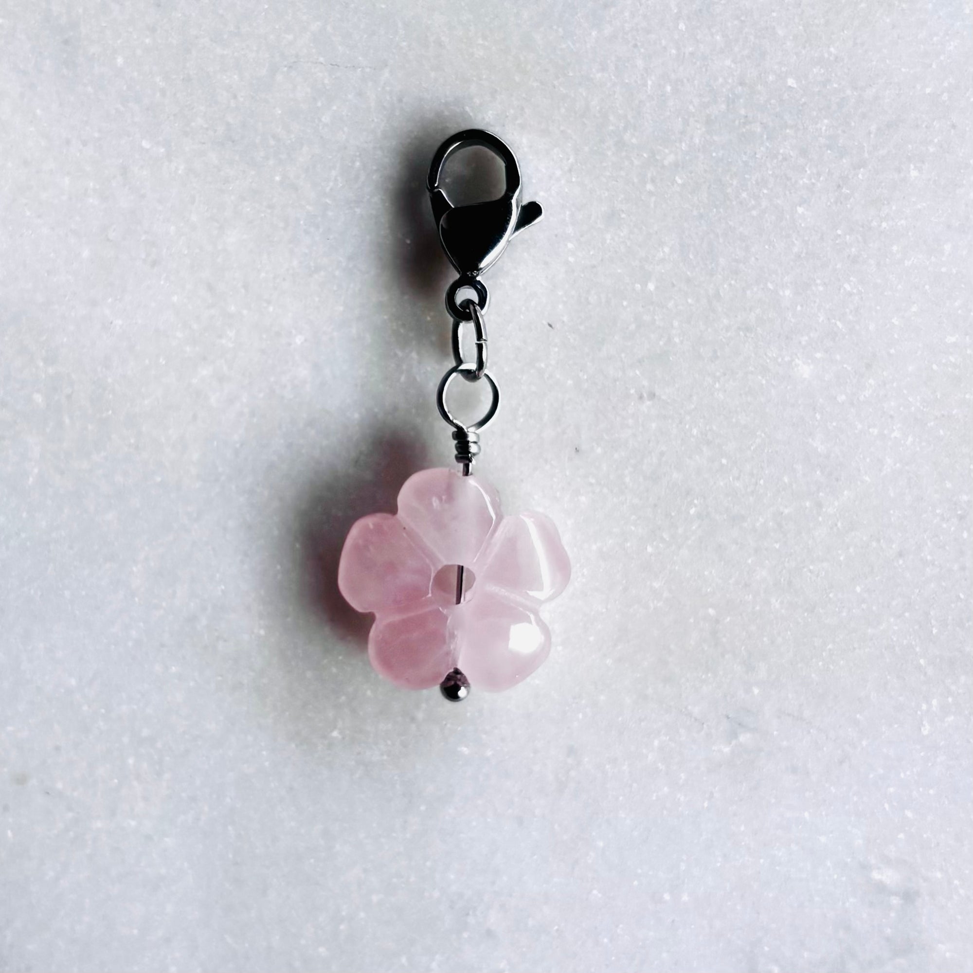 Charm "La fleur Quartz rose"
