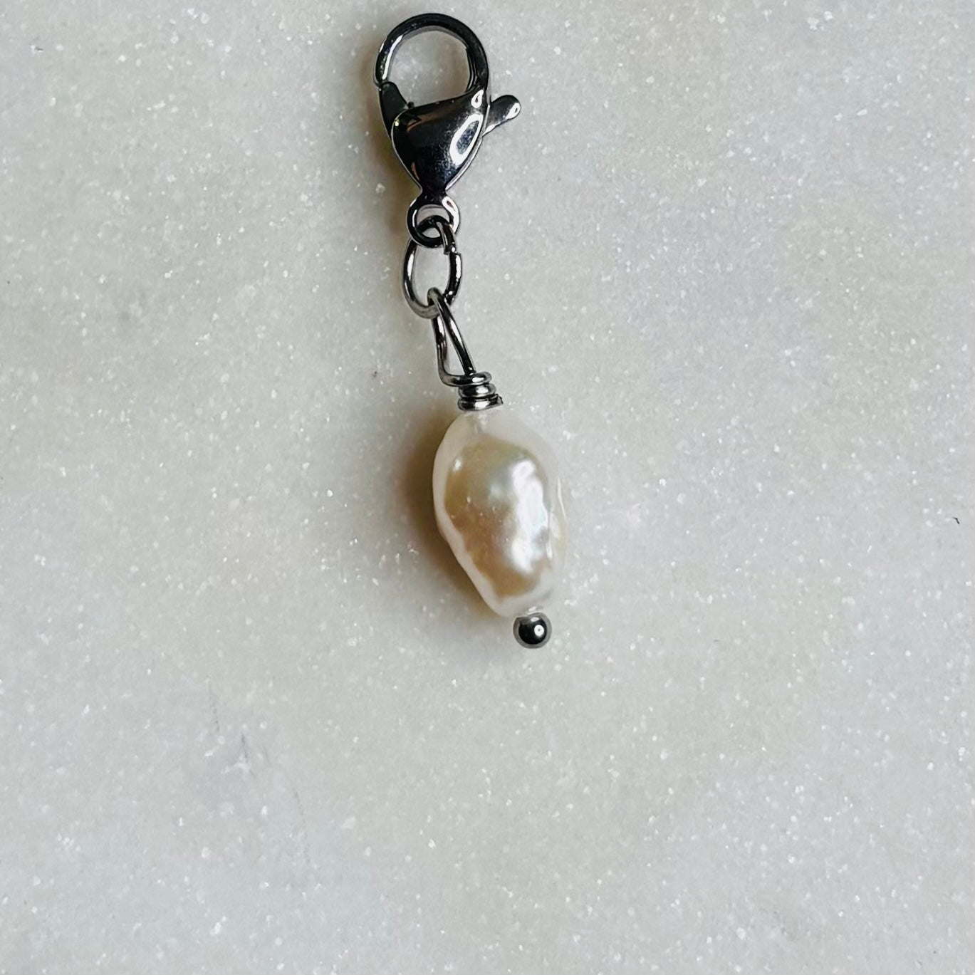 Charm "La perle de Rivière"