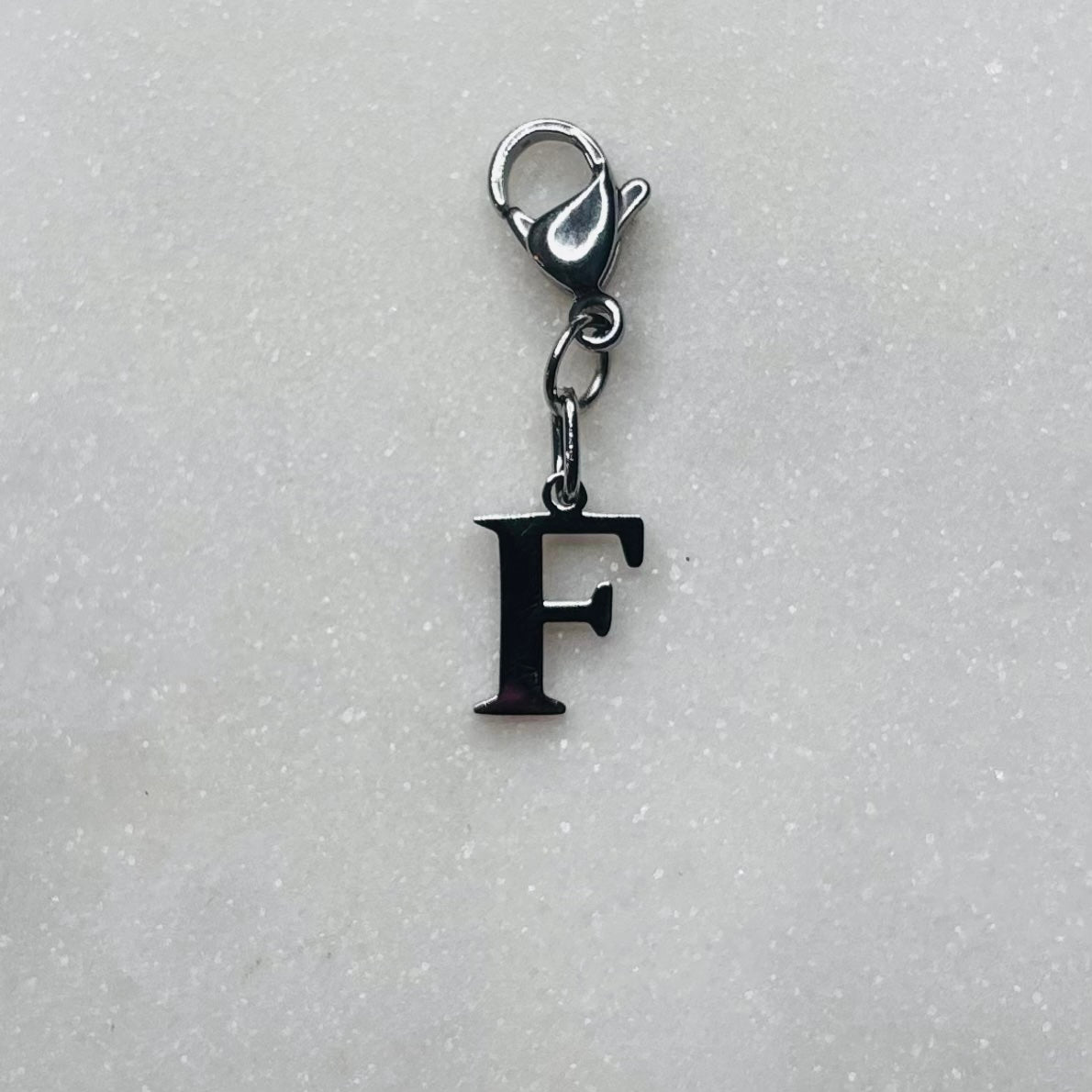 Charm "La lettre F"