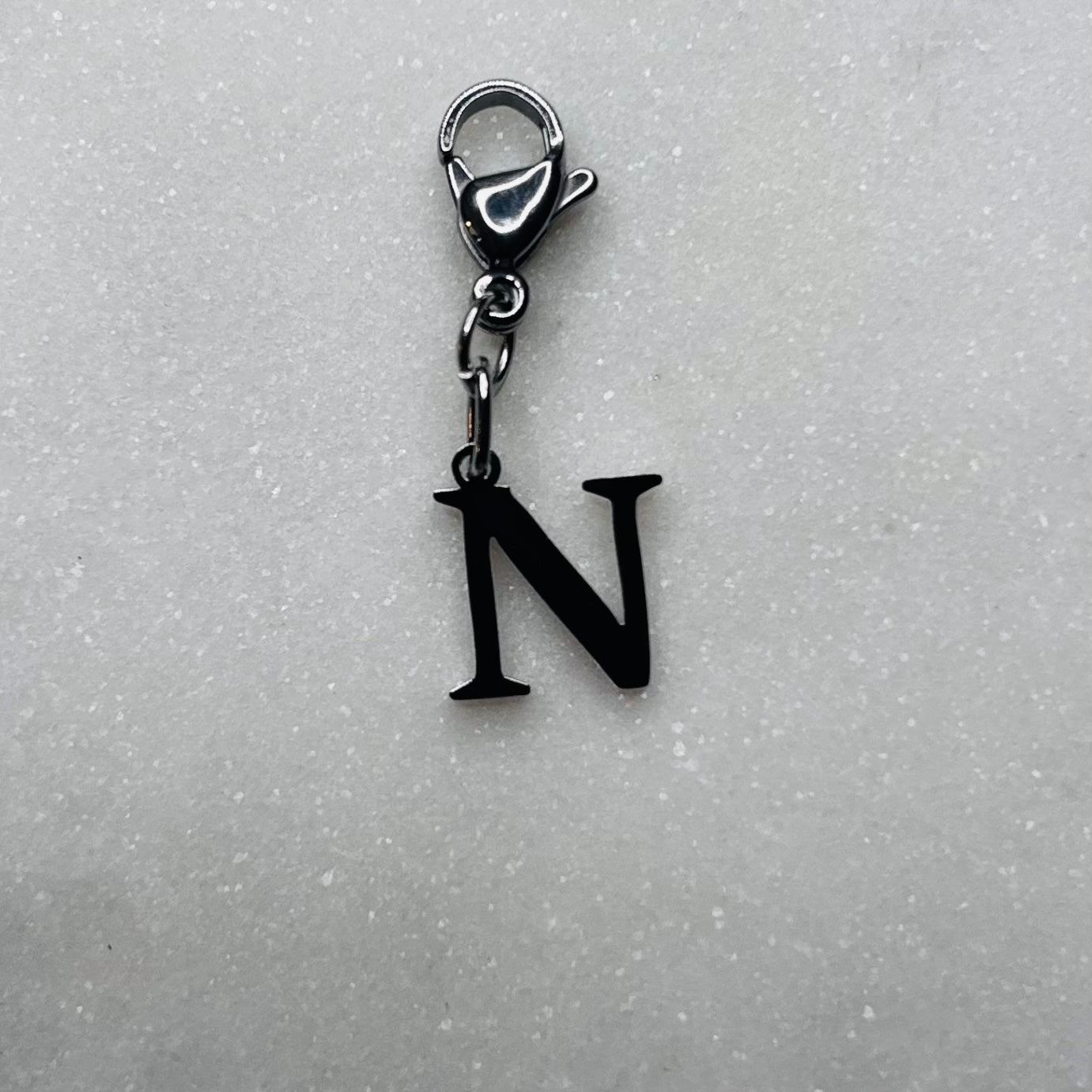 Charm "La lettre N"