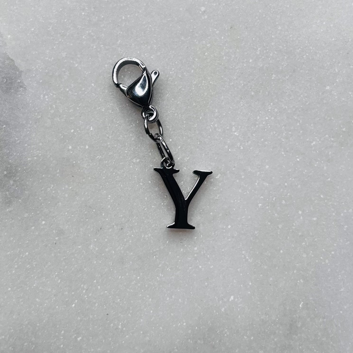 Charm "La lettre Y"