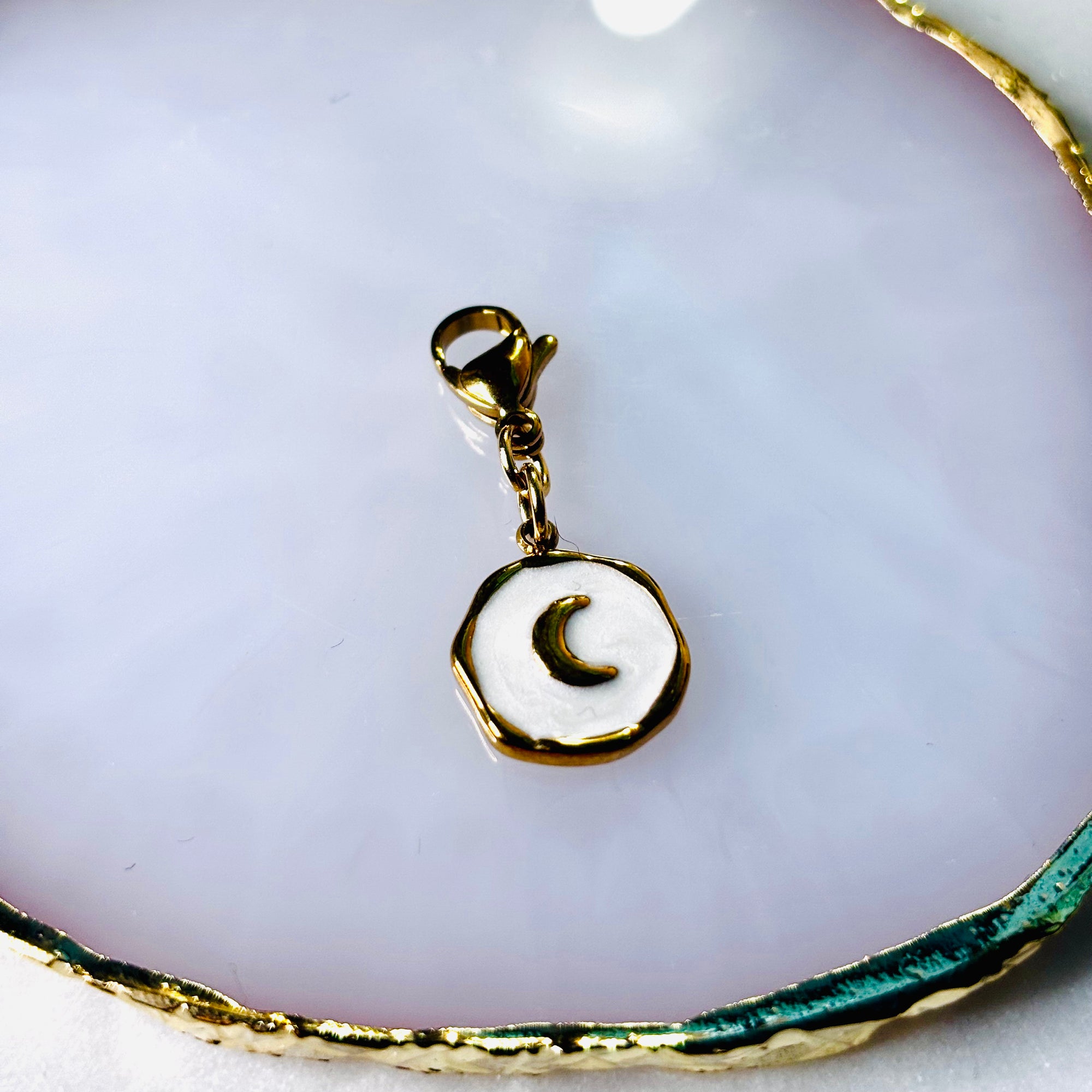 Charm "Le Médaillon de Lune blanc"