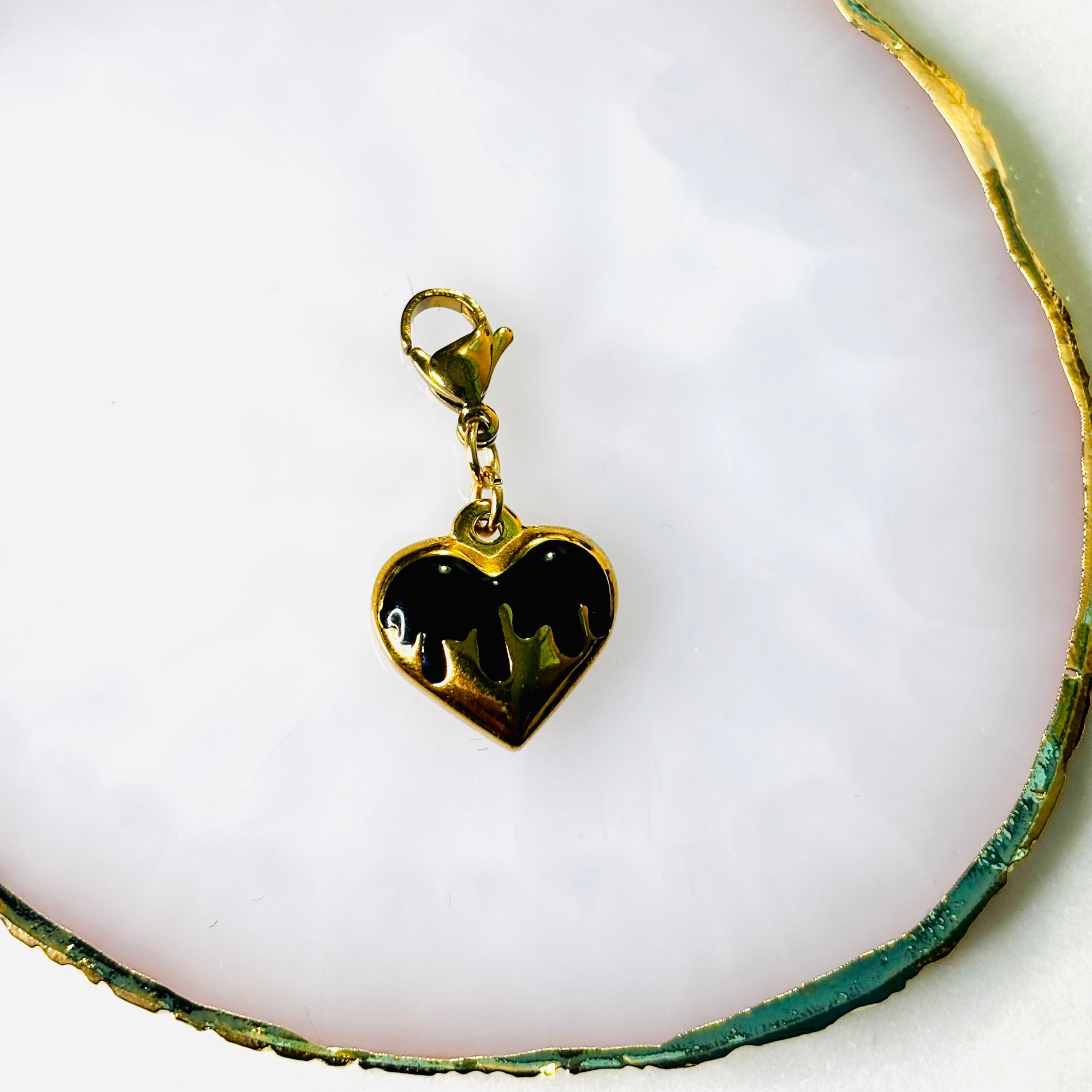 Charm "Le coeur enflammé noir"