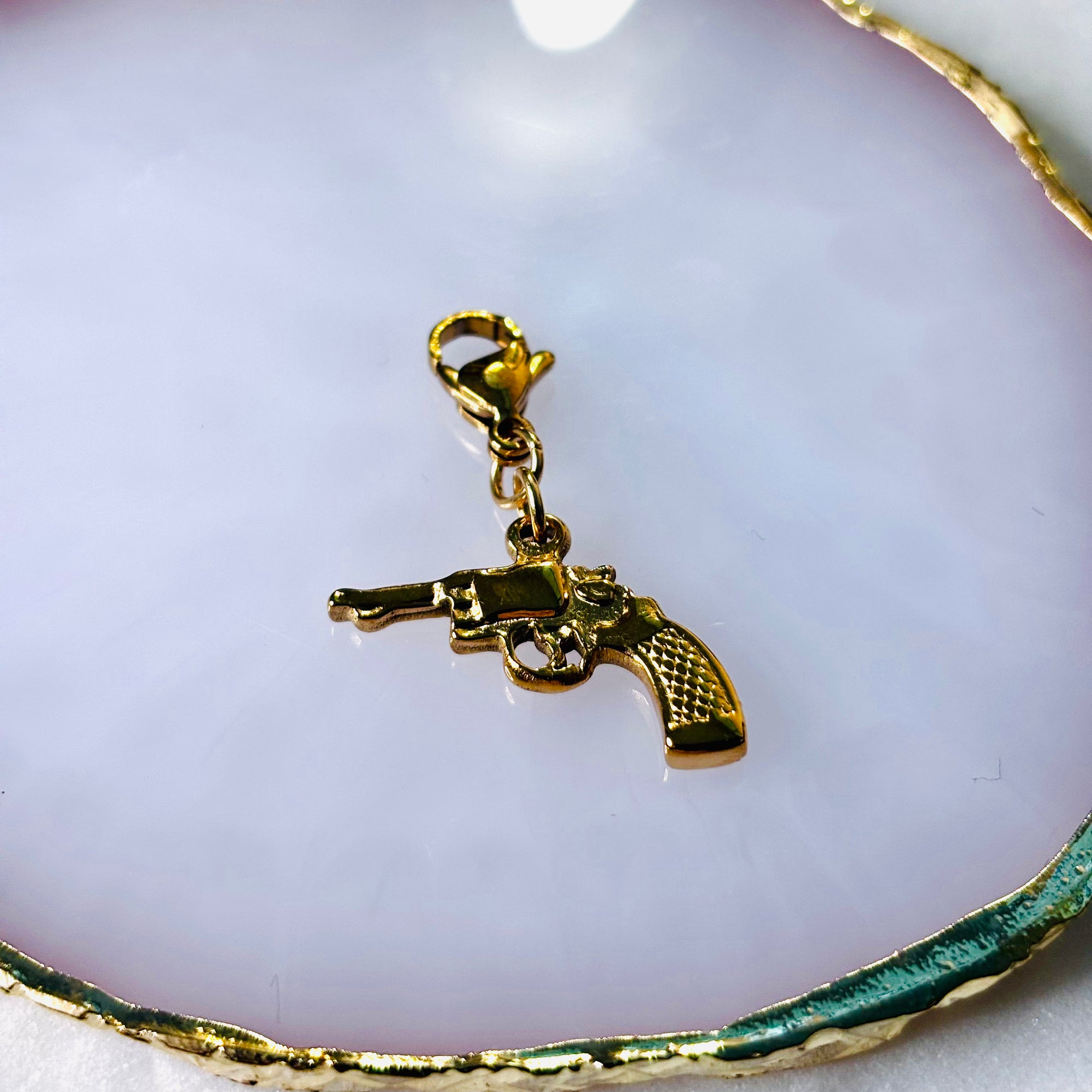 Charm "Le Revolver"