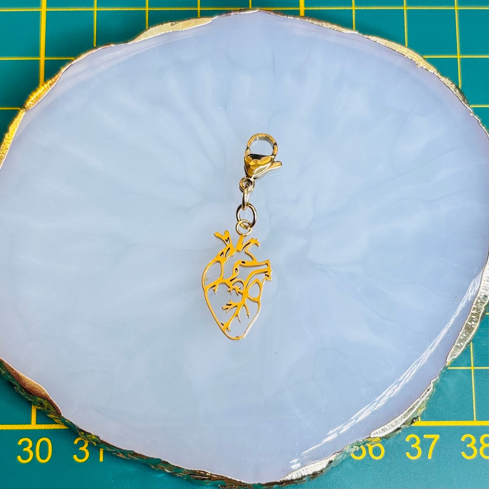 Charm "Le coeur organique"