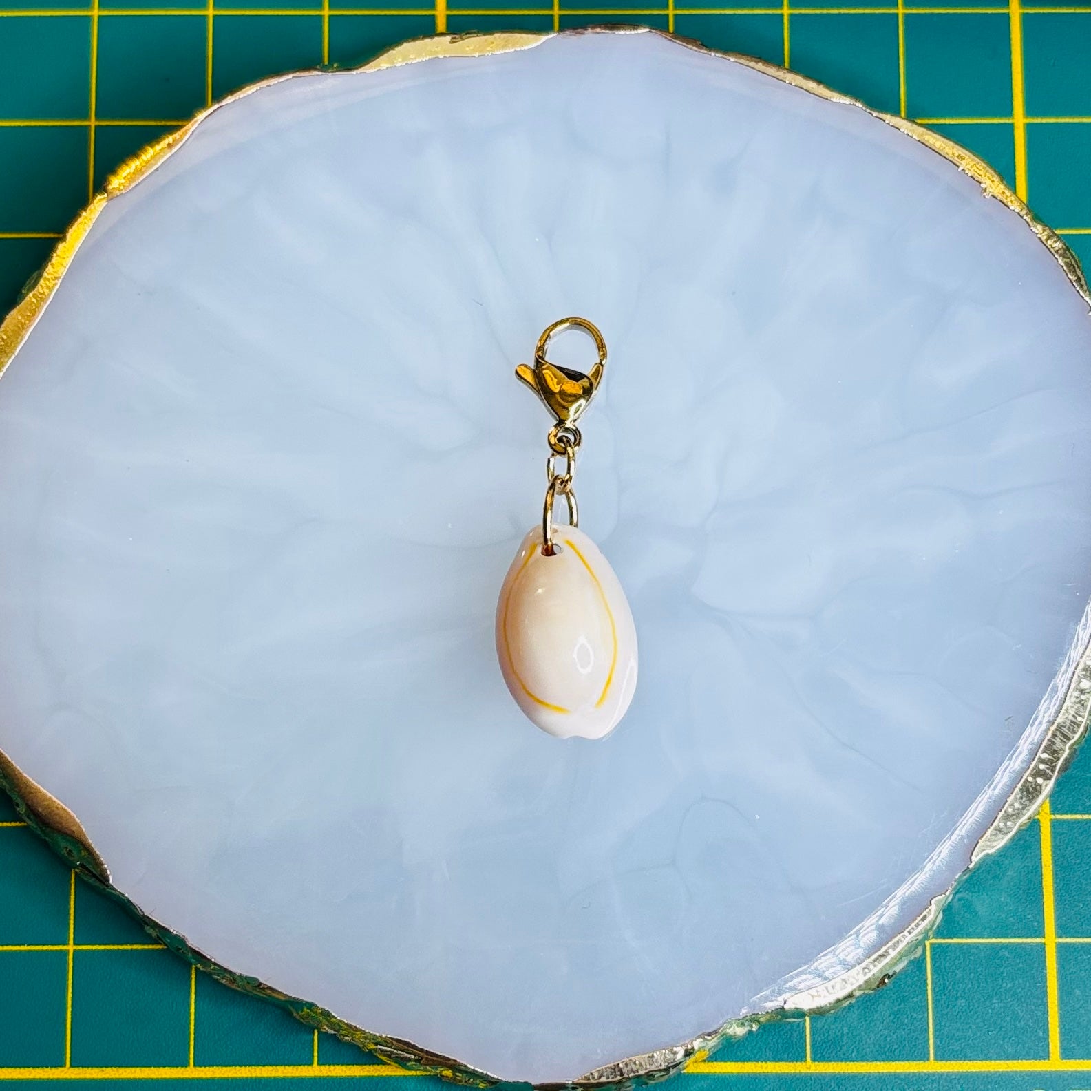 Charm "Le coquillage cauri"