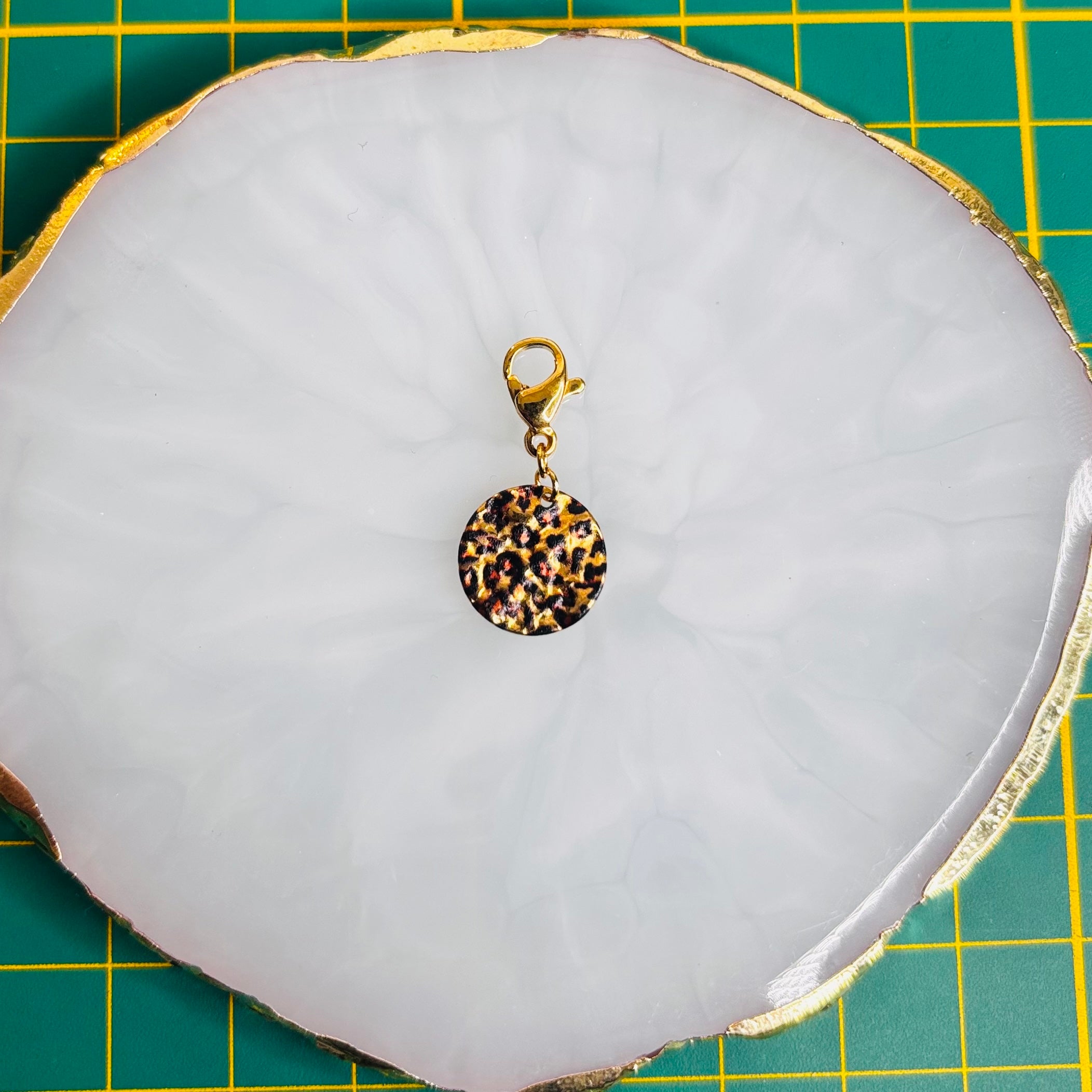 Charm "Le motif léopard"